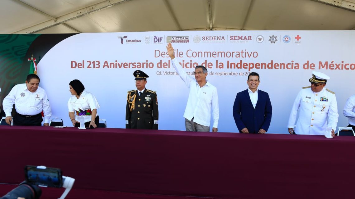 Gobernador preside desfile conmemorativo del 213 aniversario de la independencia