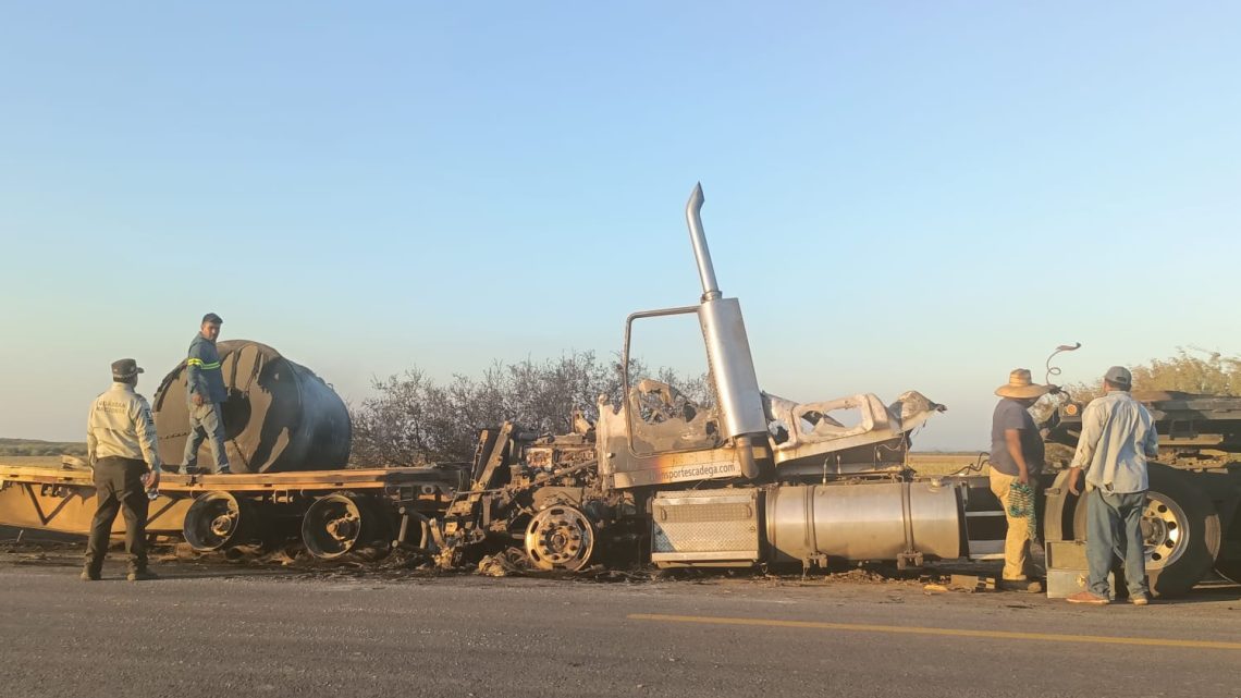 Guardia Estatal atiende choque e incendio de tráiler