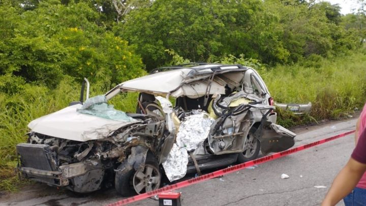 Mujer pierde la vida en choque de camionetas