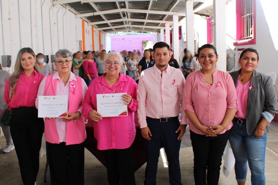 Mujeres de CEDES Victoria reciben conferencia para prevenir violencia y cáncer de mama