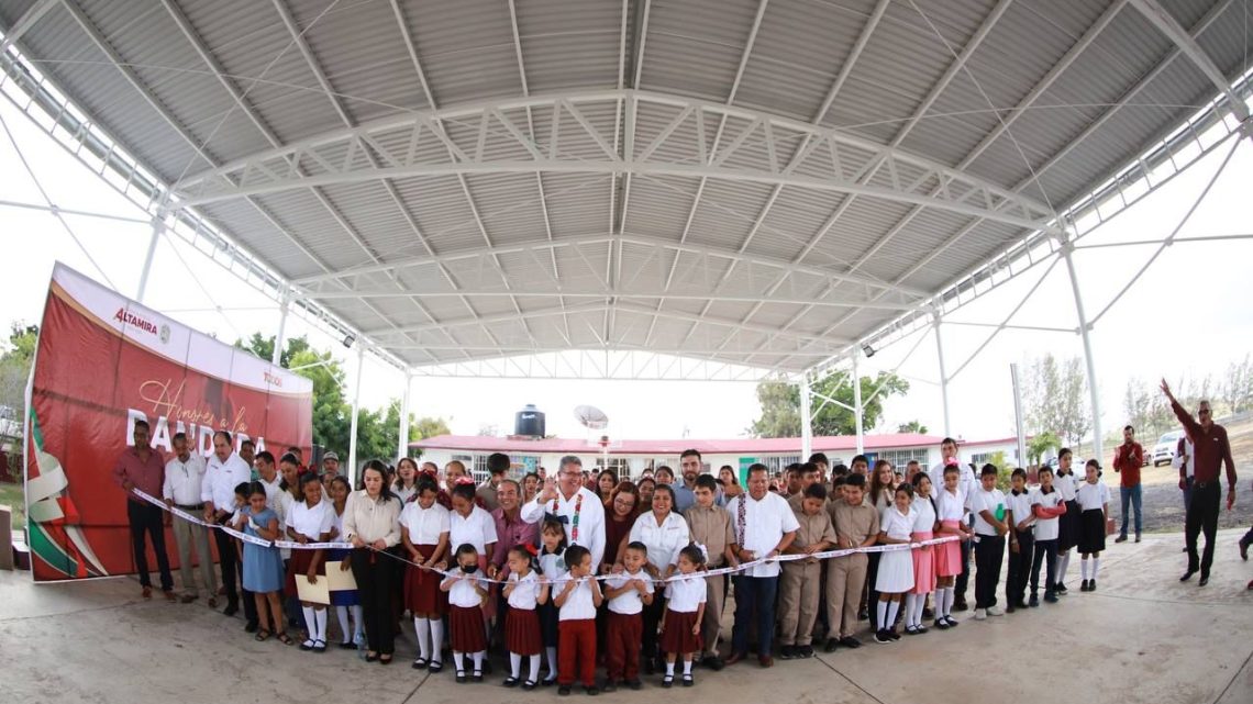 Inaugura Armando Manríquez techumbres en escuelas de la zona rural