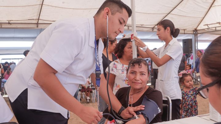 Recibe Antiguo Morelos la brigada asistencial “Transformando Familias”