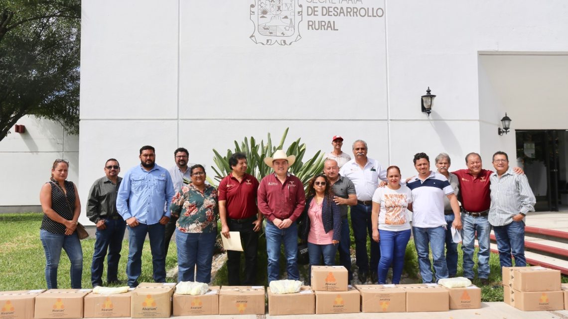 Entrega Gobierno del Estado alimento proteico a productores apícolas