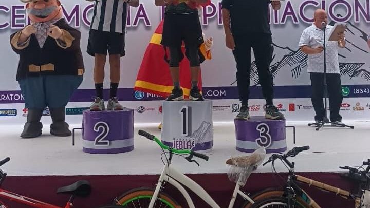 Domitilo Mejía, policía de la Guardia Estatal Tamaulipas obtiene el primer lugar en su categoría en el Maratón Jebla 2023