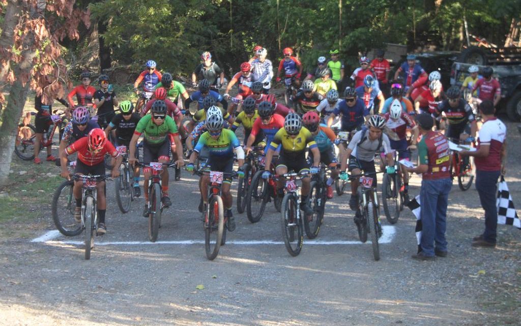 Celebran al Ejido El Huizachal con Carrera Ciclista