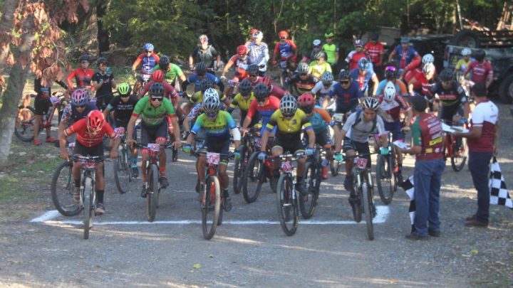 Celebran al Ejido El Huizachal con Carrera Ciclista