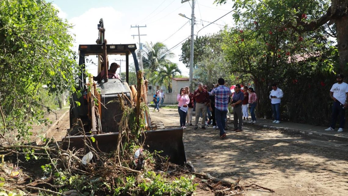 Supervisa alcalde Armando Martínez obras de mejora en los accesos a colonia El Chocolate