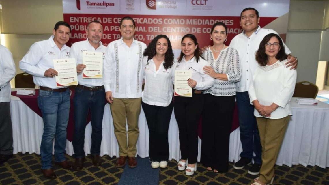 Secretaria Olga Sosa entrega certificados en mediación a funcionarios del Centro de Conciliación Laboral en Tampico