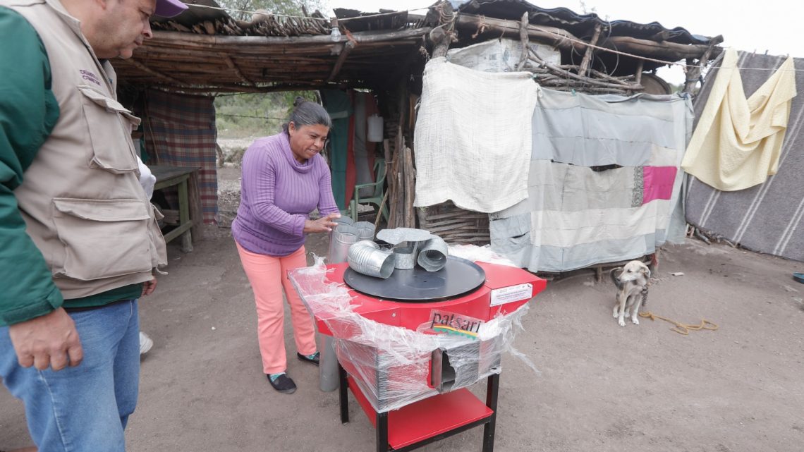 Beneficia DIF Tamaulipas a familias de San Carlos con estufas ecológicas