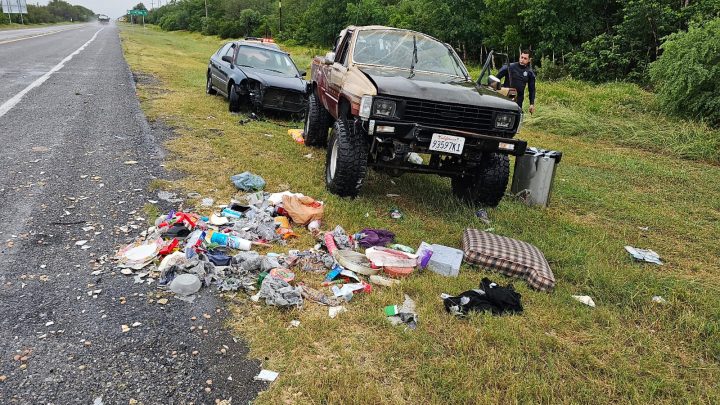 Guardia Estatal auxilia a lesionados en accidente