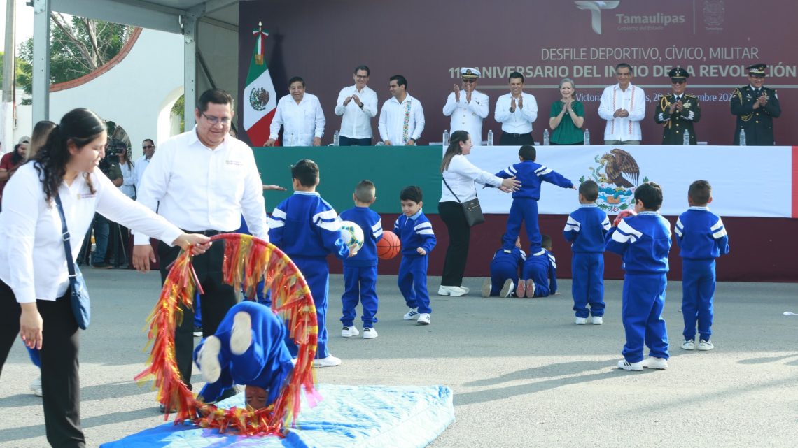 Preside gobernador de Tamaulipas desfile conmemorativo de la Revolución Mexicana