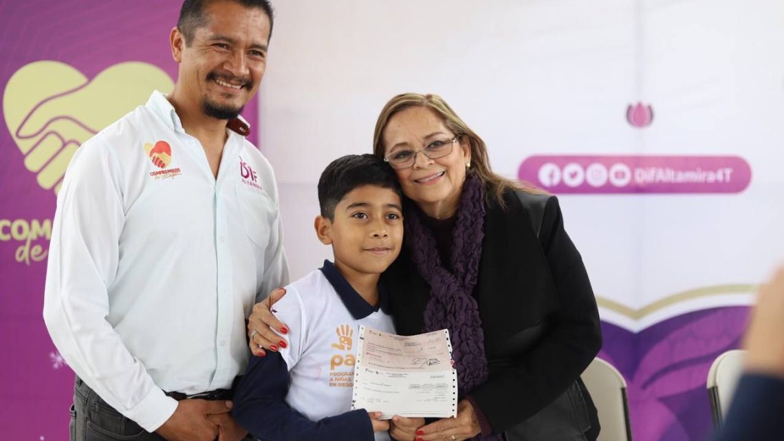 Entrega DIF Altamira becas a niños y niñas del programa PANNARTI