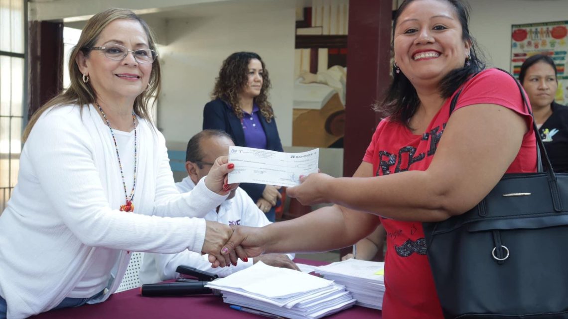 Con incentivo económico reconoce DIF Altamira la labor de integrantes de comités de desayunos escolares