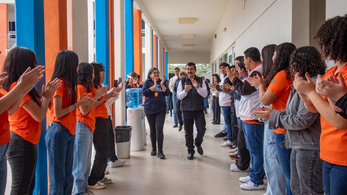 Dámaso Anaya da mensaje de bienvenida al ciclo escolar de la UAT Primavera 2024