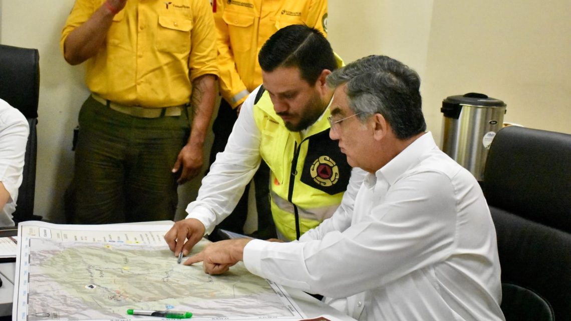 Avanza control de incendio en Cañón del Novillo; reconoce gobernador labor de brigadistas