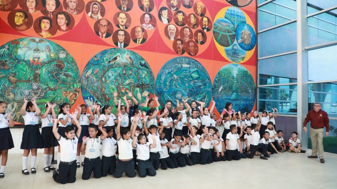 Estudiantes visitan el Congreso para aprender sobre el proceso legislativo