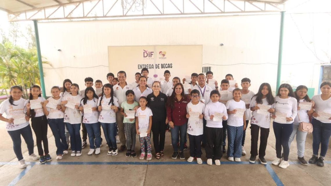 Reitera el DIF Altamira su compromiso con la educación, entrega becas a niños del programa PANNARTI