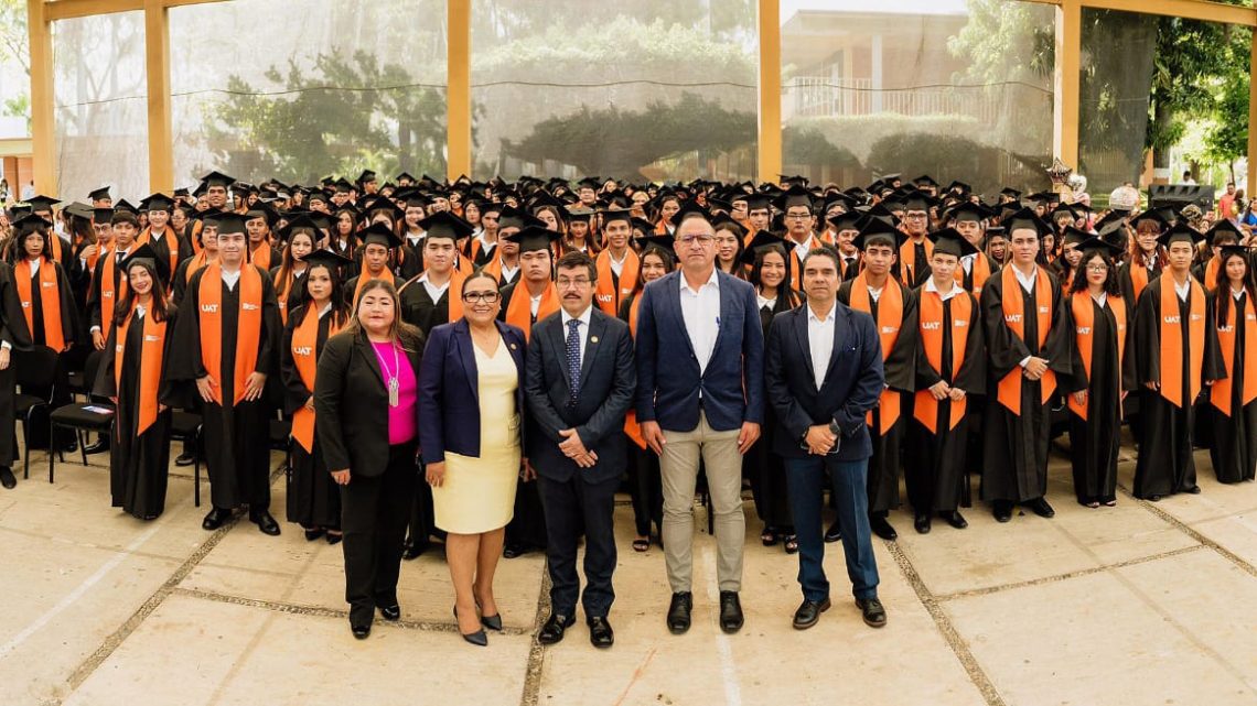 Egresan 310 estudiantes del bachillerato de la Universidad Autónoma de Tamaulipas en Mante