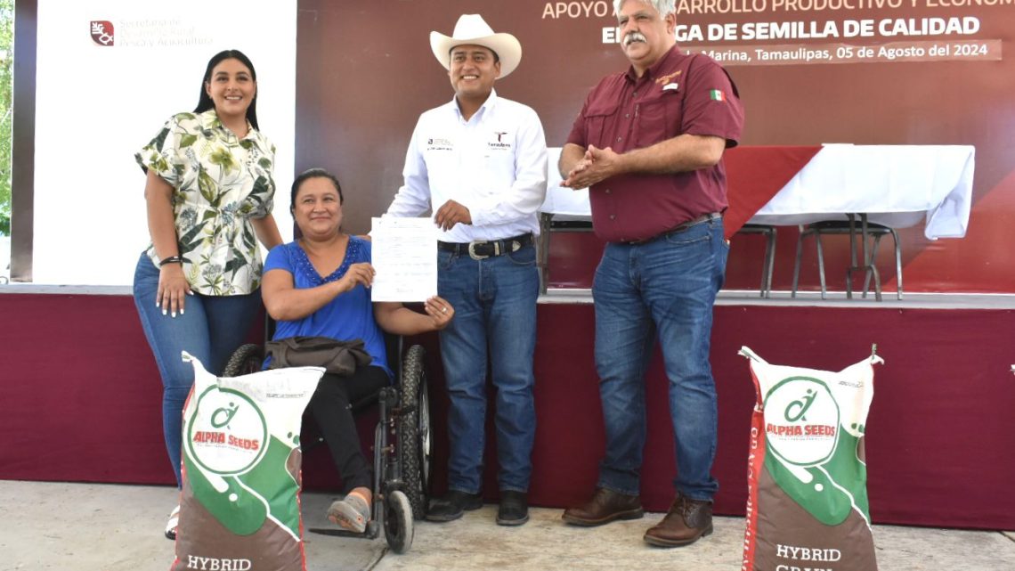 Reciben productores agrícolas de Soto la Marina semilla de sorgo y maíz