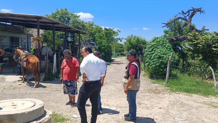 Supervisa gerente de COMAPA Altamira mantenimiento a pozos de visita