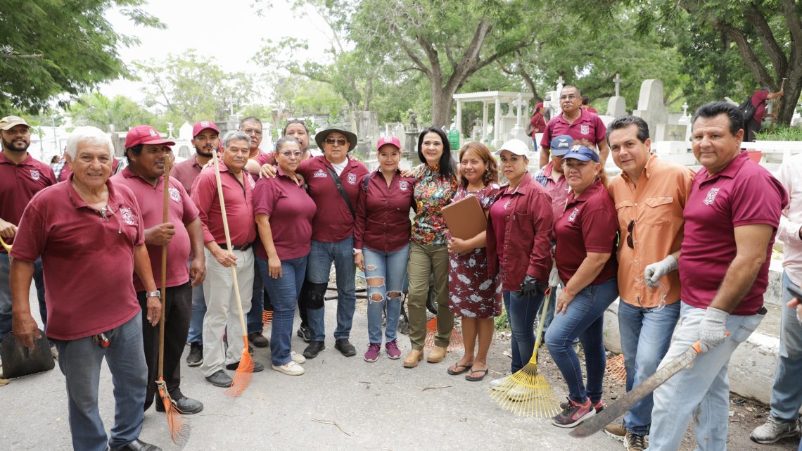 Encabeza Mónica Villarreal Jornada de Limpieza en el Panteon Municipal