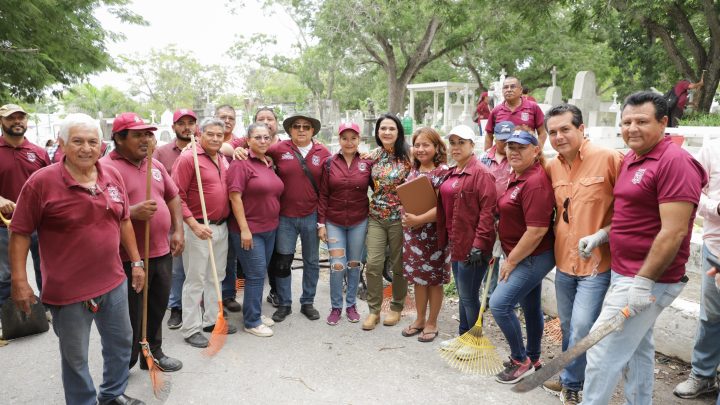 Encabeza Mónica Villarreal Jornada de Limpieza en el Panteon Municipal