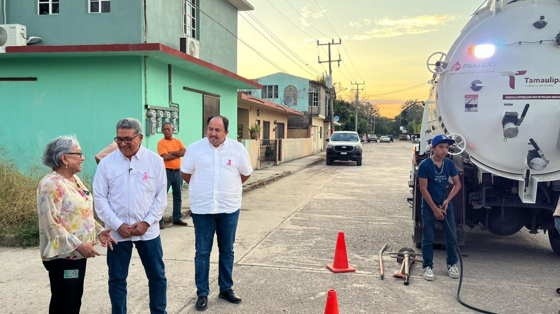 Apoya COMAPA Altamira con acciones de desazolve de drenaje en Aldama