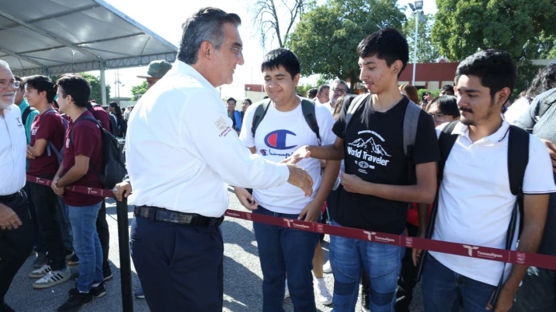 Cumple Américo al Tec Victoria; construye gimnasio