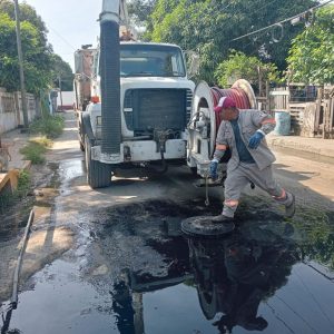 COMAPA Altamira proporciona mantenimiento a drenaje de colonias