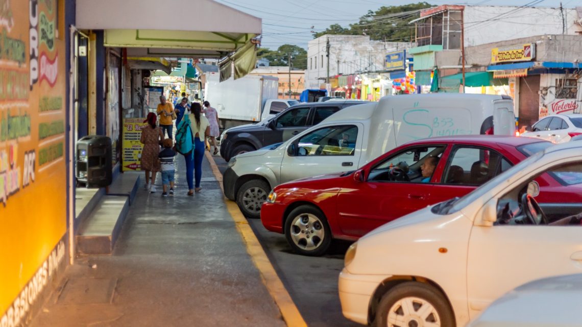 Reconocen como buena medida reordenar al comercio en vía pública