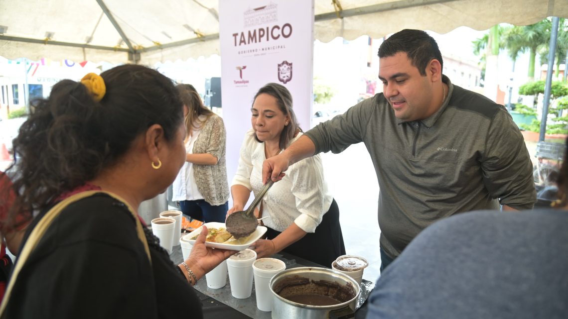 Fortalece Mónica Villarreal Tradición de la Candelaria con Popular Tamaliza